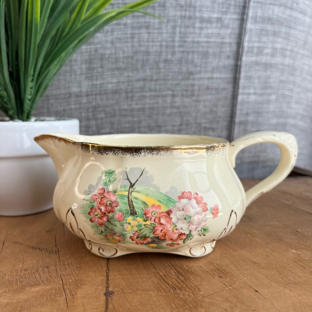 Alfred Meakin English Meadow Gravy Boat Made in England, 18 Karat Gold Border